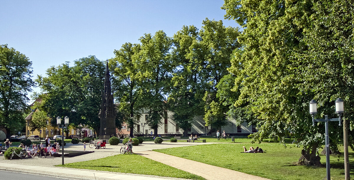 Rubenowplatz and the Faculty of Theology. Photo: Martin Alex